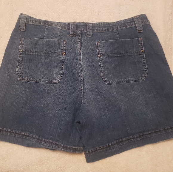 Plus size jeans shorts - Picture 2 of 3